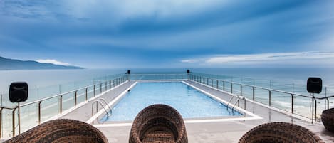 Outdoor pool, pool umbrellas, sun loungers