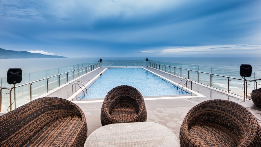 Yarra Ocean Suites Danang