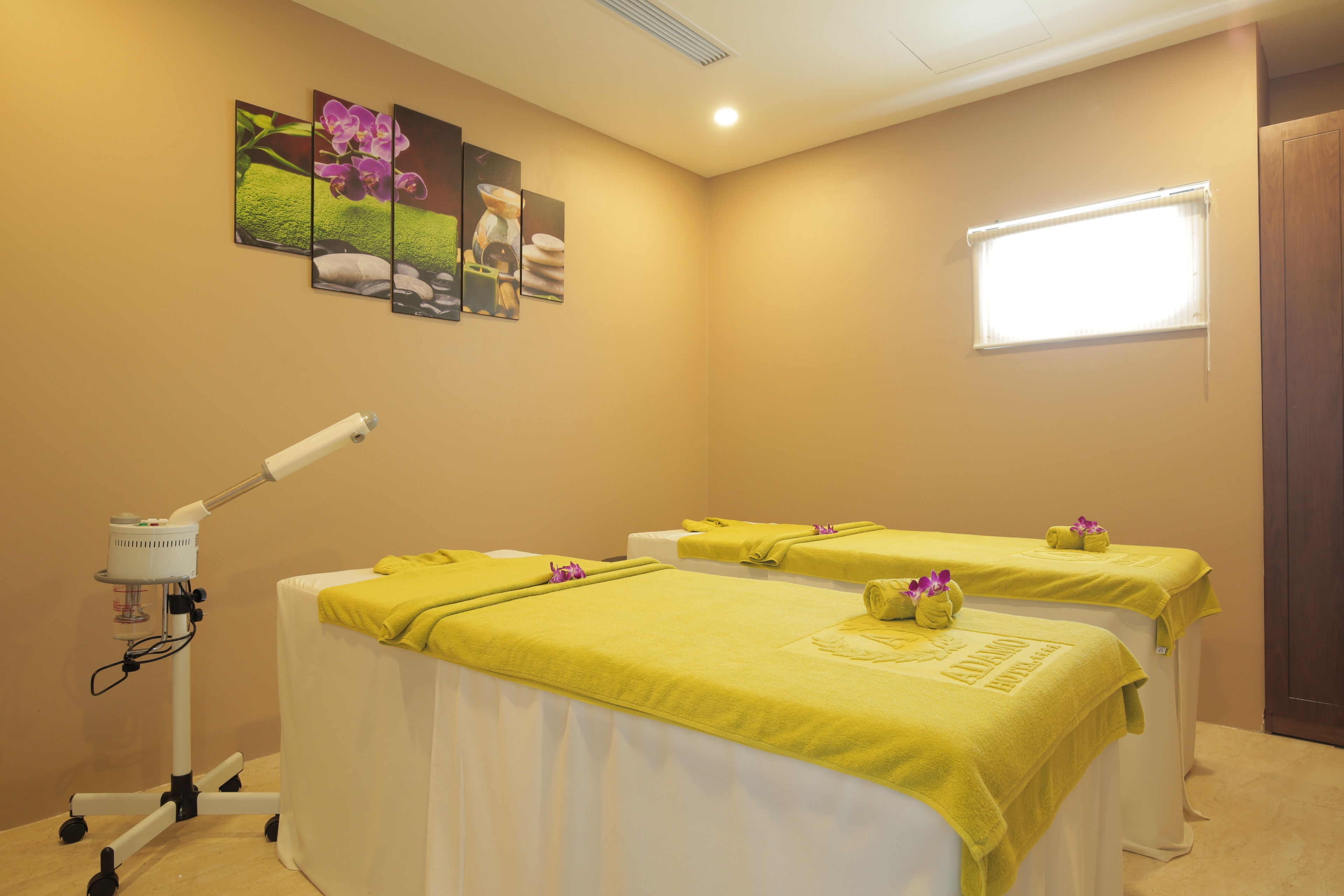 couples treatment room(s), sauna, hot tub, steam room, body treatments