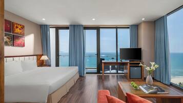 Premium Room, 1 King Bed, Non Smoking, Ocean View | Premium bedding, minibar, desk, soundproofing