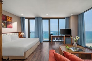 Premium bedding, minibar, desk, soundproofing - Yarra Ocean Suites Danang (Da Nang)