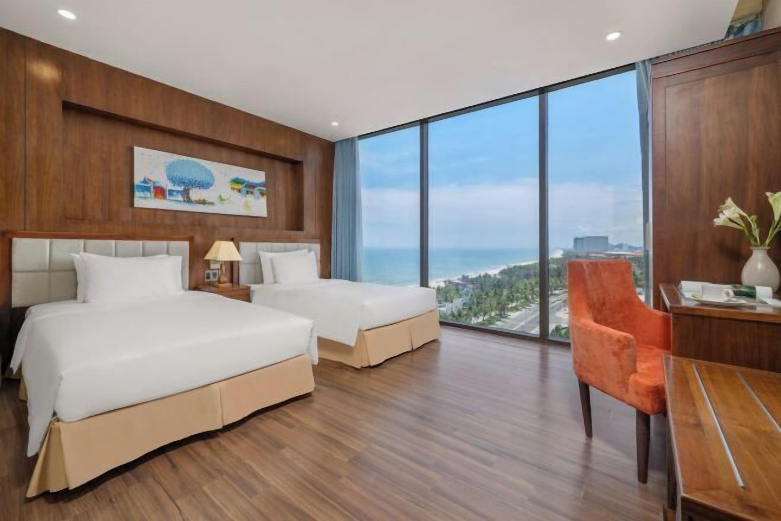 Premium bedding, minibar, desk, soundproofing