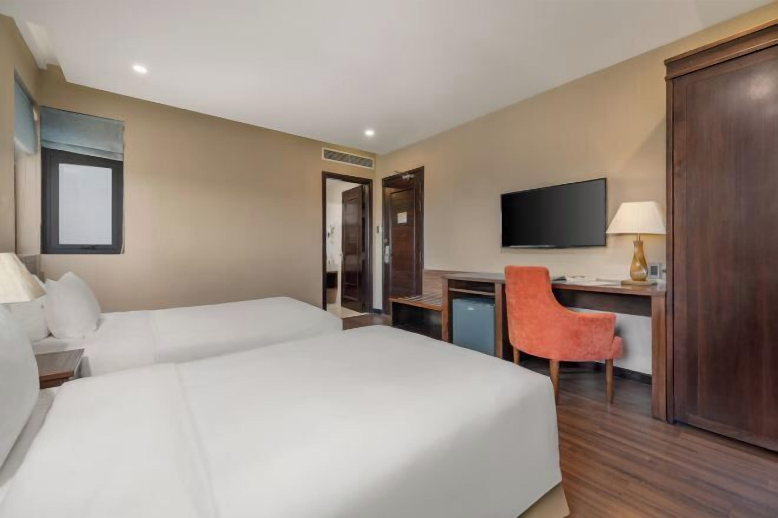 Premium bedding, minibar, desk, soundproofing