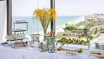 Petit déjeuner buffet (400000 VND par personne)