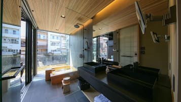 IORI MIYAGAWA (Please check in at : 16-3, Kataharamachi, Takayama, Gifu, Japan) | Bathroom | Separate tub and shower, free toiletries, hair dryer, bidet