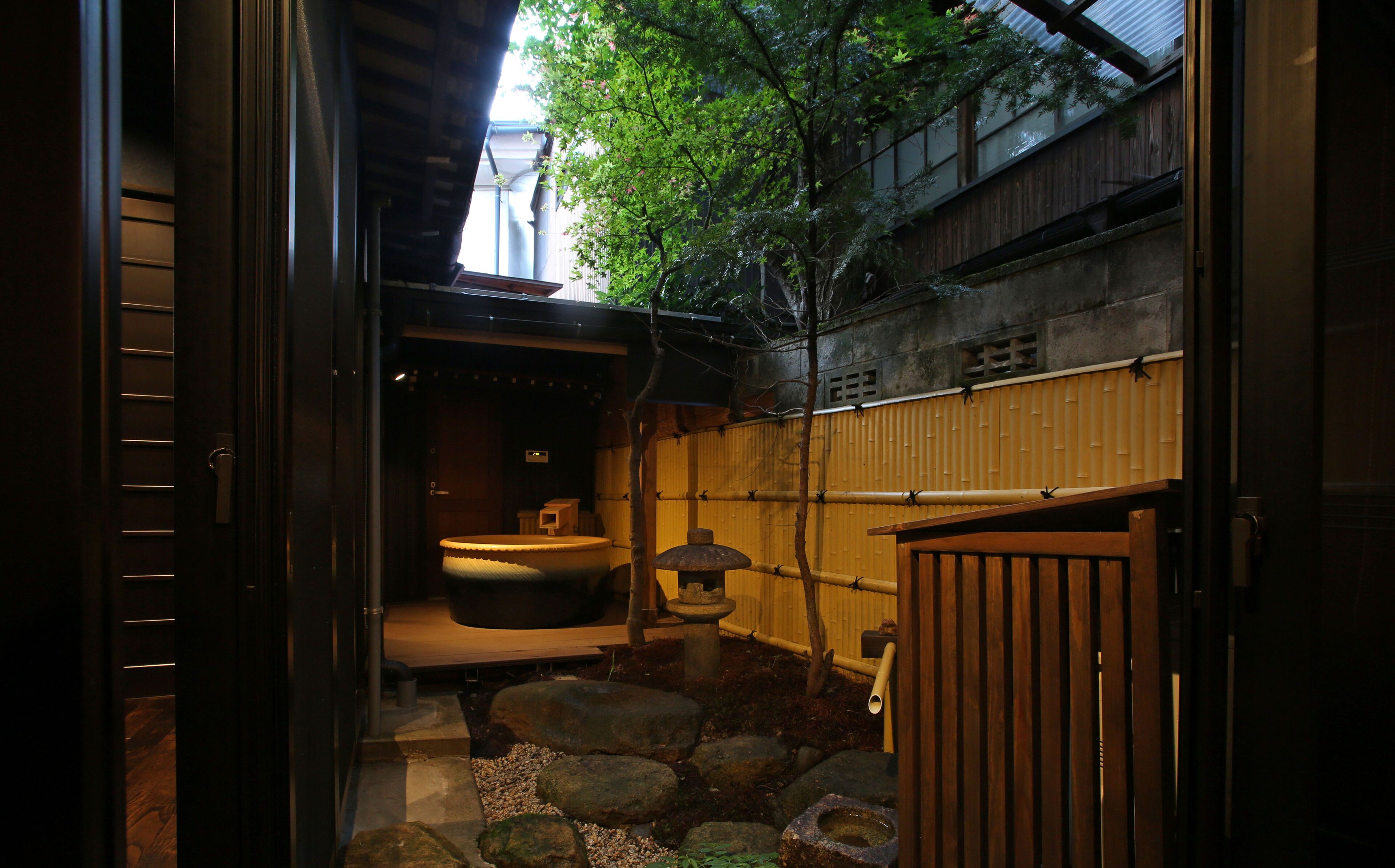 IORI TAKAYAMA (Please check in at : 1-91, Honmachi, Takayama, Gifu, Japan) | 1 bedroom, down comforters, individually decorated