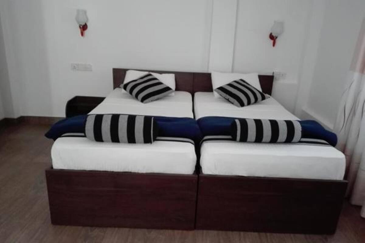 Minibar, escritorio, wifi gratis y ropa de cama