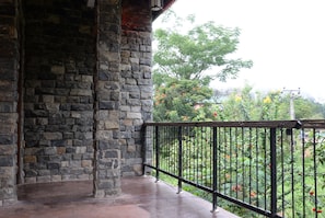 Vista frontal de la propiedad