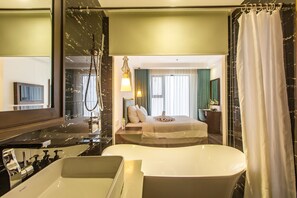 Familien-Suite, 2 Schlafzimmer, eingeschränkter Meerblick | Ausblick vom Zimmer