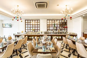 Breakfast, lunch and dinner served - Adaline Hotel & Suite (Da Nang)