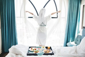 Quarto casal grand, vista parcial para o oceano | Frigobar, cofres nos quartos, escrivaninha, cortinas blackout