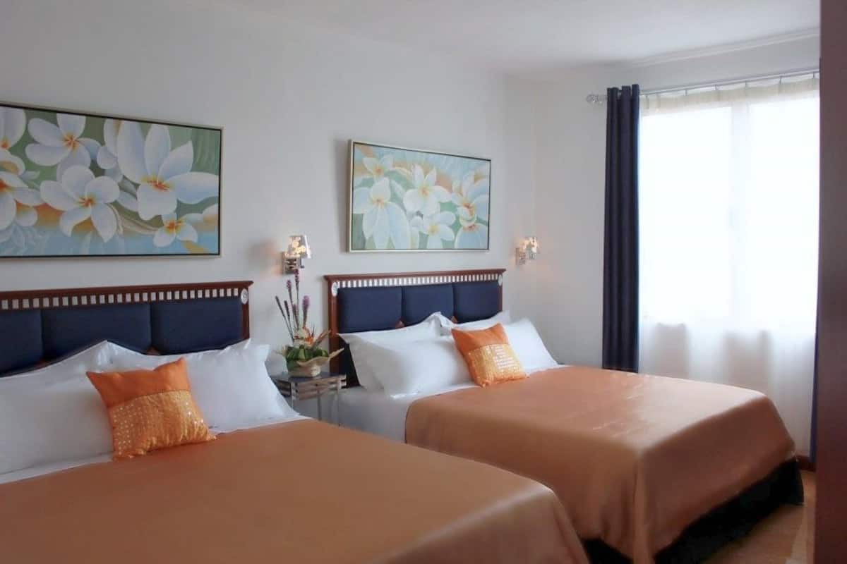 Family Room | In-room safe, free WiFi