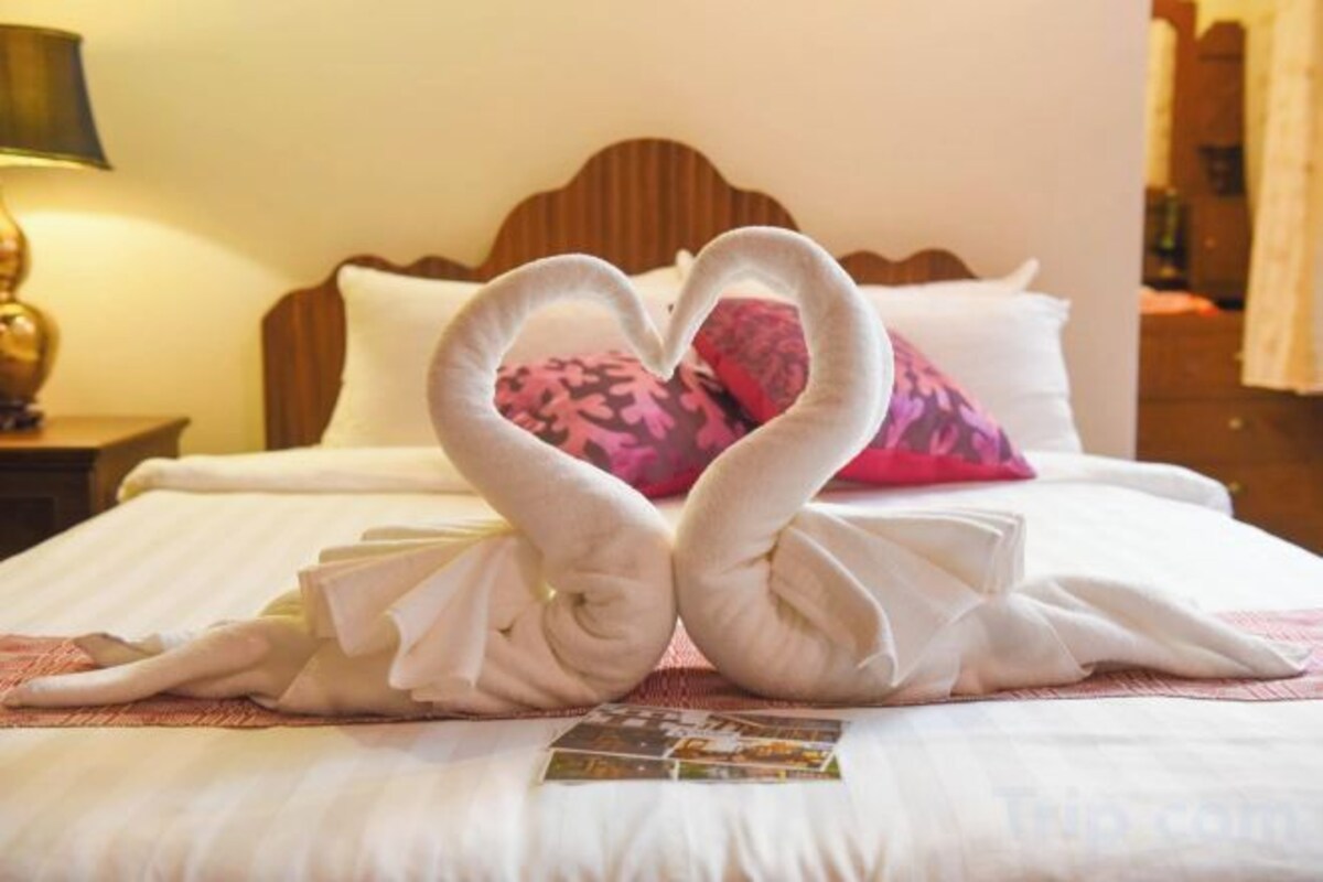 Premium bedding, pillowtop beds, minibar, in-room safe