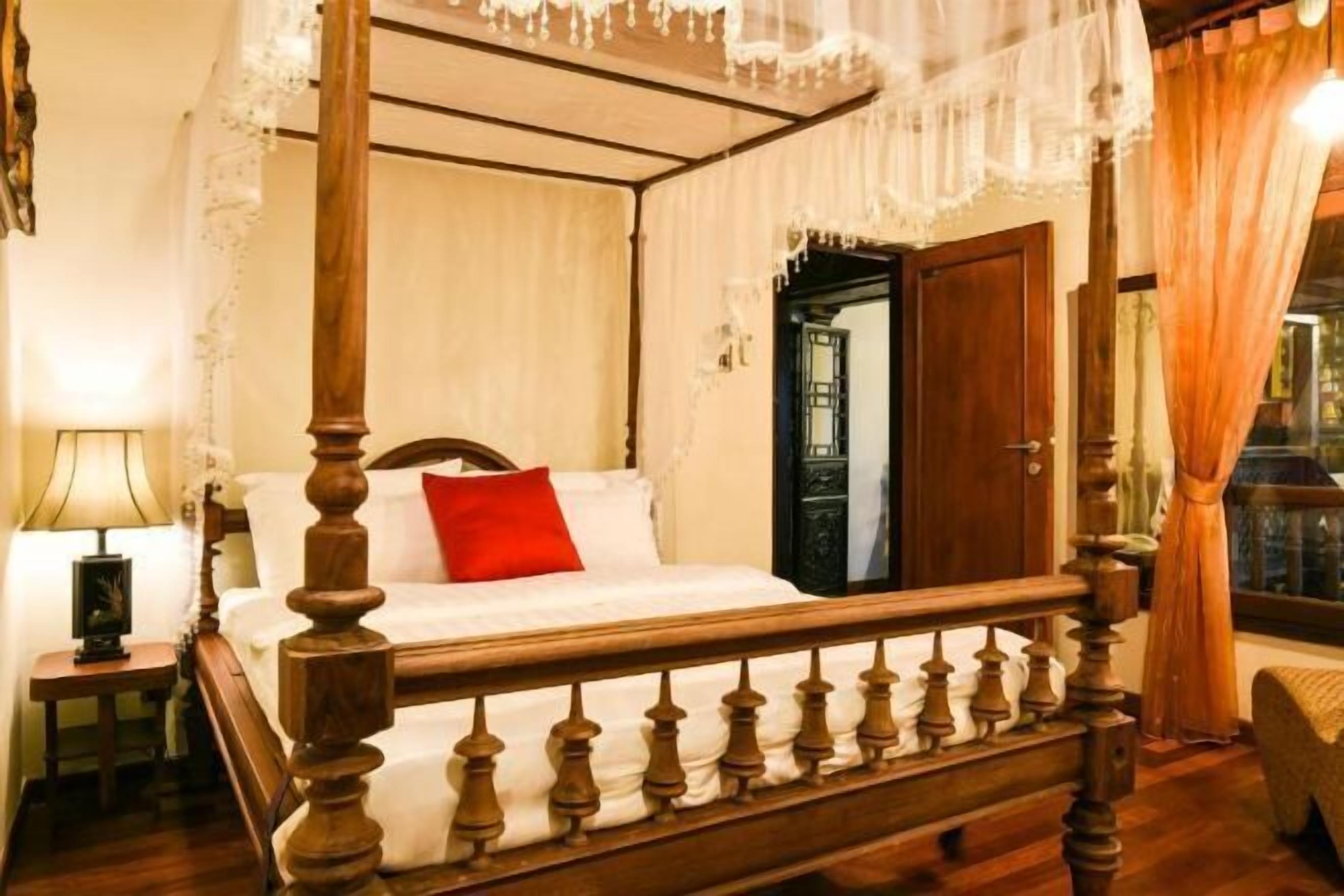 Ropa de cama de alta calidad, colchones con pillow-top y minibar 