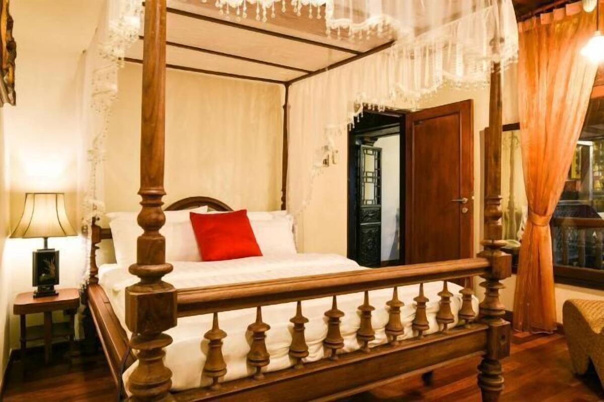 Ropa de cama de alta calidad, colchones con pillow-top y minibar