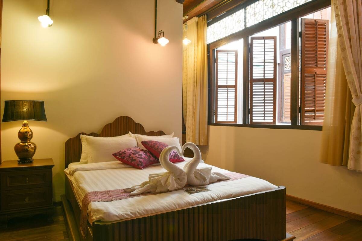 Premium bedding, pillowtop beds, minibar, in-room safe