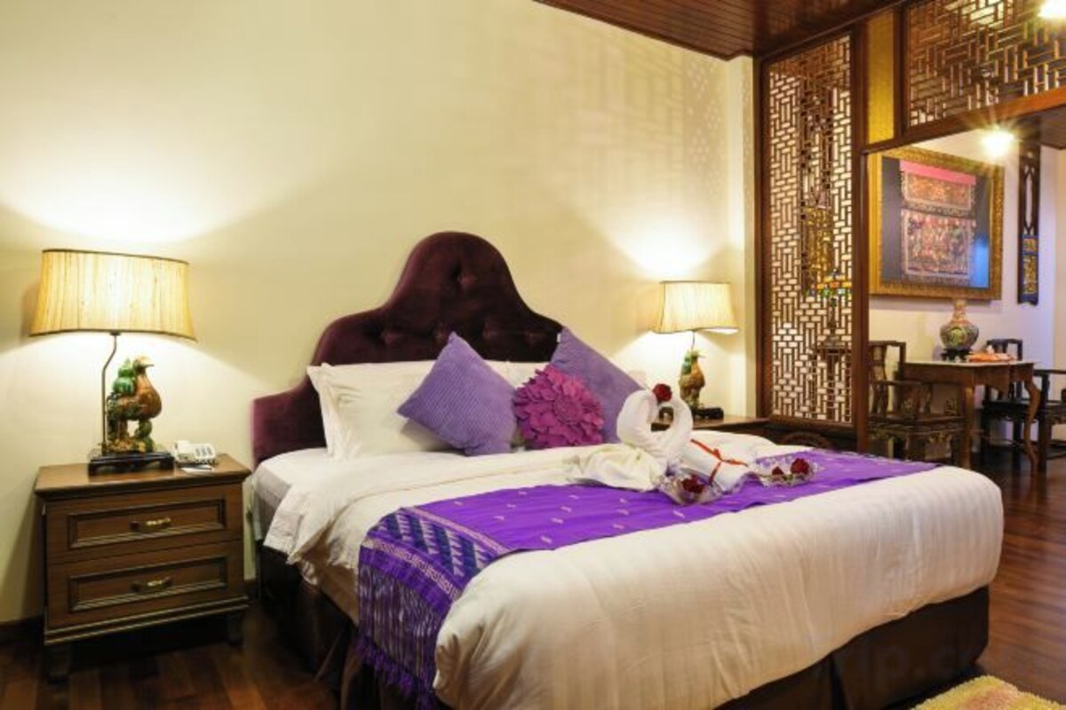 Premium bedding, pillowtop beds, minibar, in-room safe