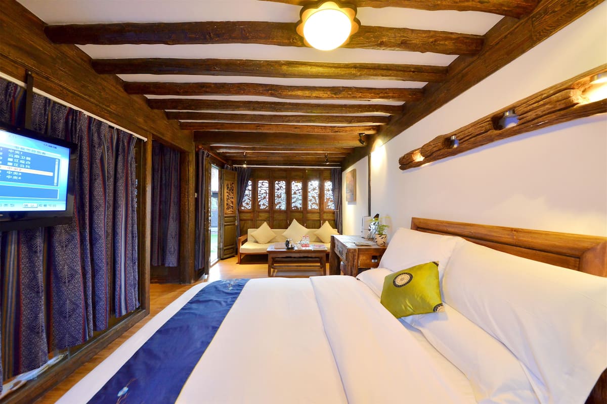 Room, 1 Queen Bed ( 5 ) | 1 bedroom, premium bedding, in-room safe, desk