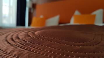 Allergikerbettwaren, Minibar, Zimmersafe, Schreibtisch