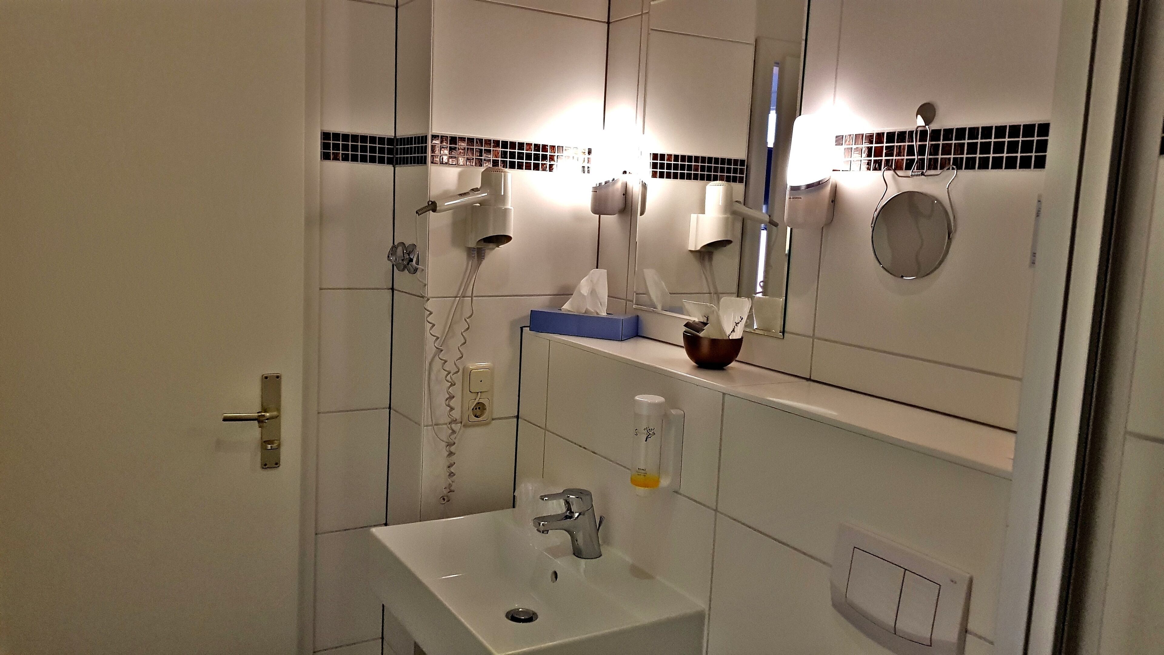 comfort double or twin room, non smoking, allergy friendly | bathroom | shower, hydromassage showerhead, hair dryer, towels