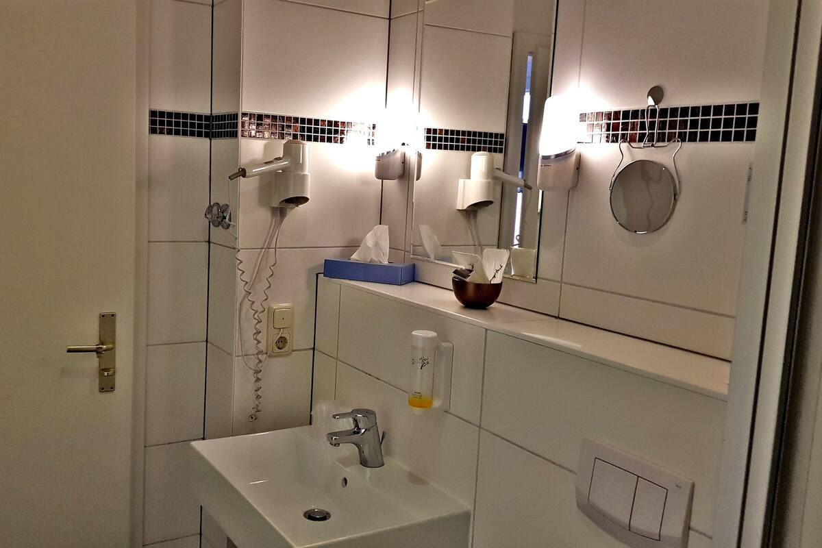 comfort double or twin room, non smoking, allergy friendly | bathroom | shower, hydromassage showerhead, hair dryer, towels