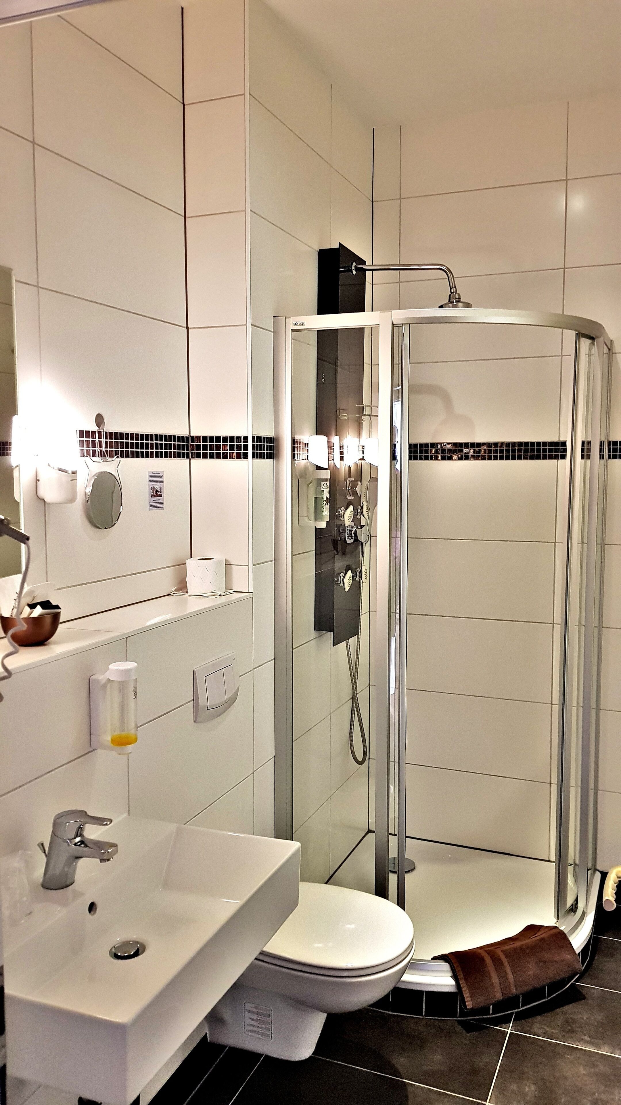 comfort double or twin room, non smoking, allergy friendly | bathroom | shower, hydromassage showerhead, hair dryer, towels