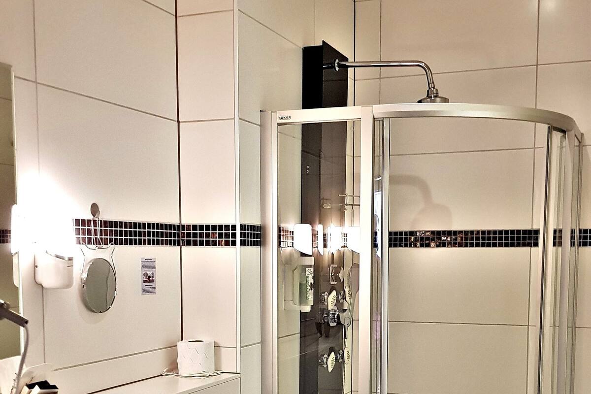 comfort double or twin room, non smoking, allergy friendly | bathroom | shower, hydromassage showerhead, hair dryer, towels