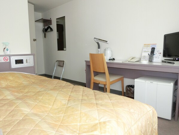 Single Room, Smoking (No Parking)