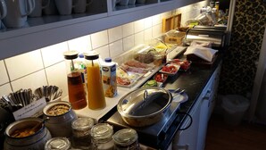 Free daily buffet breakfast  - Lilla Hotellet (Nora)