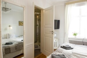 Blackout drapes, rollaway beds, free WiFi, bed sheets