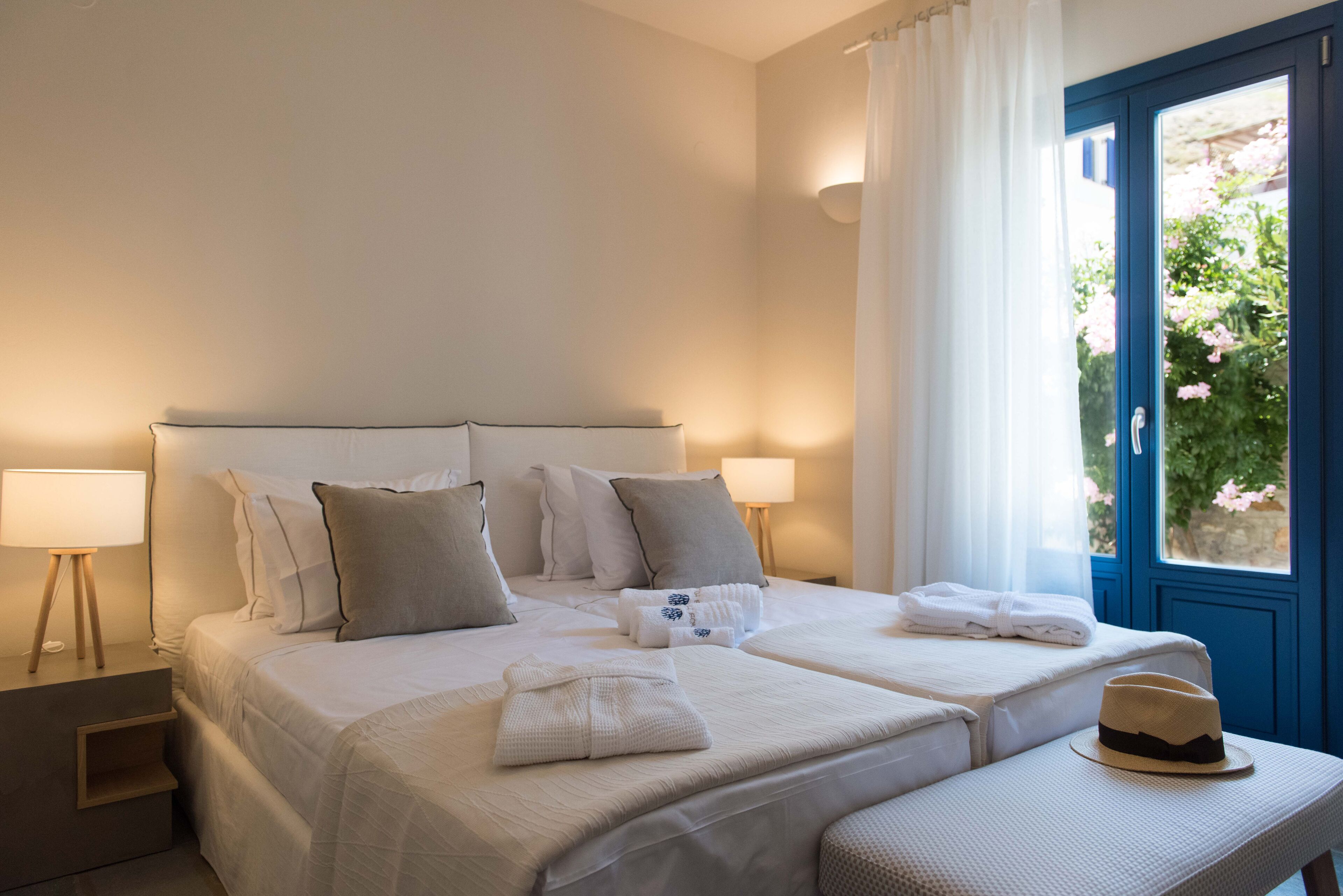 friends & family suite with sea view | 1 bedroom, premium bedding, in-room safe, desk