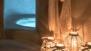 Indoor spa tub