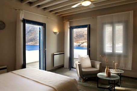 Junior Suite with Sea View | Premium bedding, in-room safe, desk, soundproofing. Sifnos House - Rooms & Spa