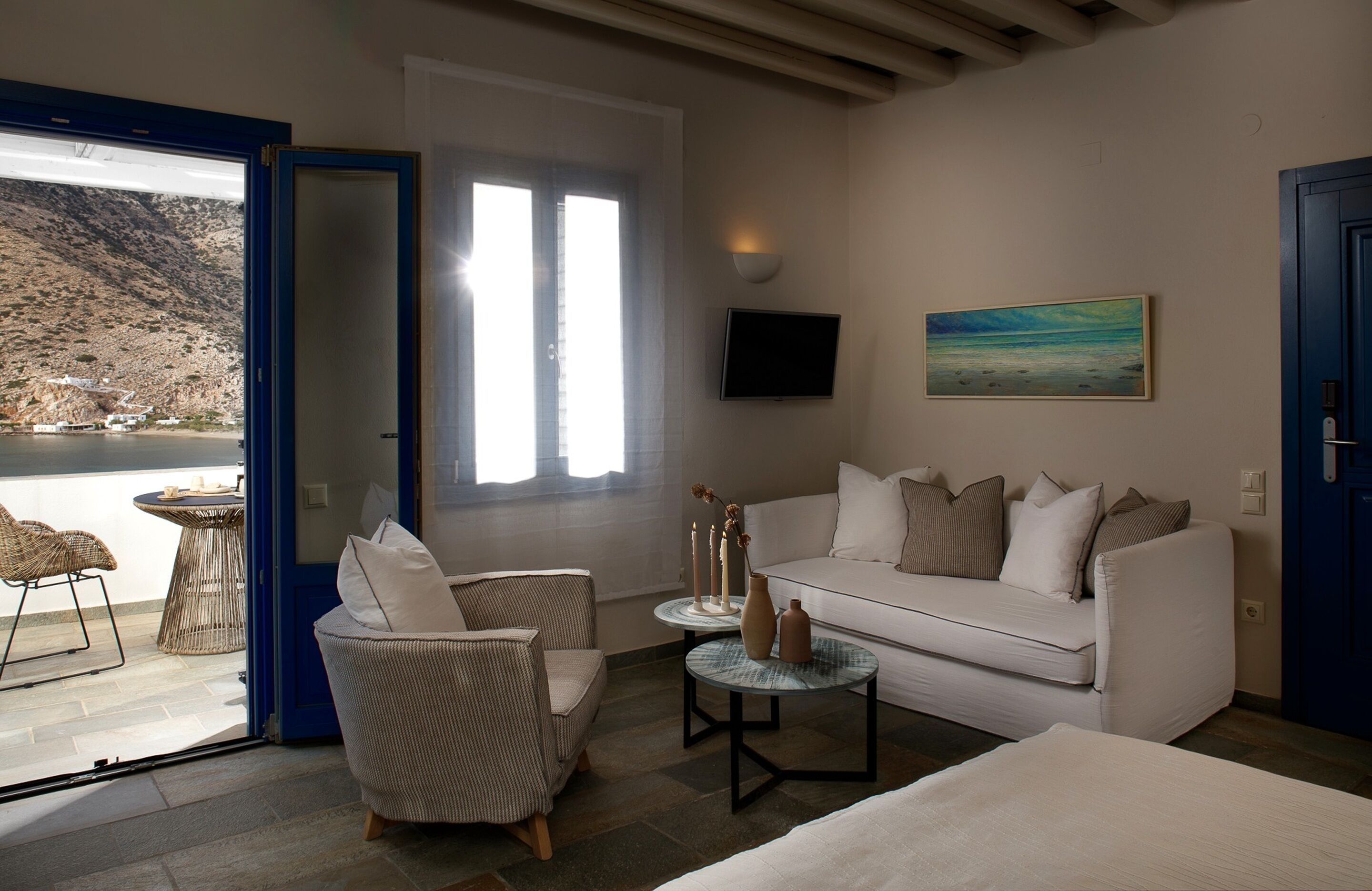 Junior Suite with Sea View | Área de estar | TV de tela plana 32 polegadas com canais via satélite, TV, Netflix