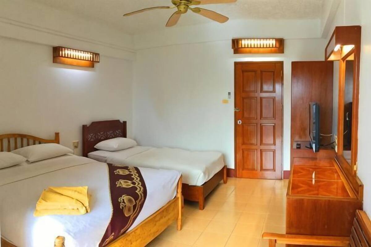 In-room safe, desk, blackout drapes, WiFi (free)