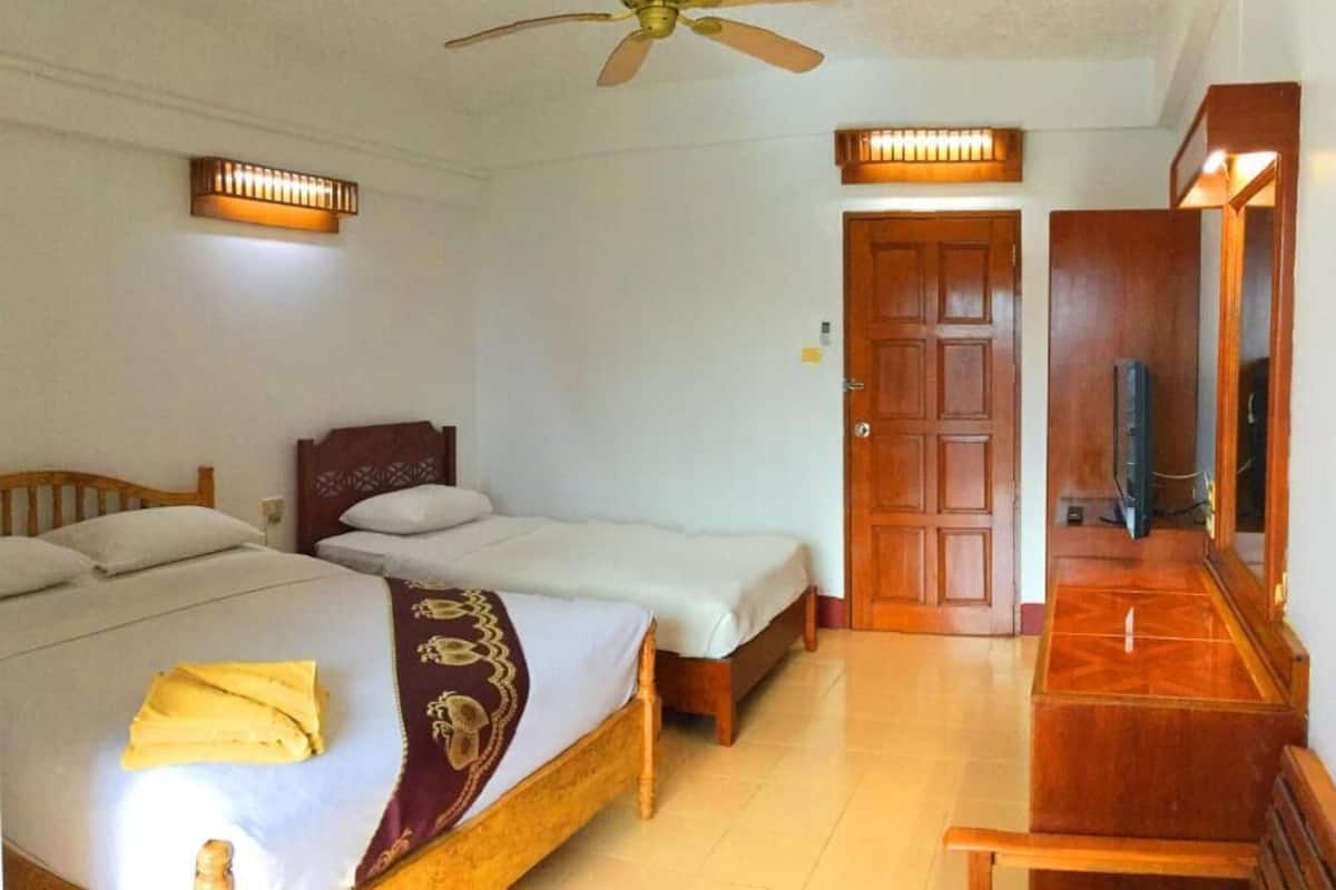 Superior Triple Room, 2 Single Beds, Non Smoking, City View | In-room safe, desk, blackout curtains, free WiFi