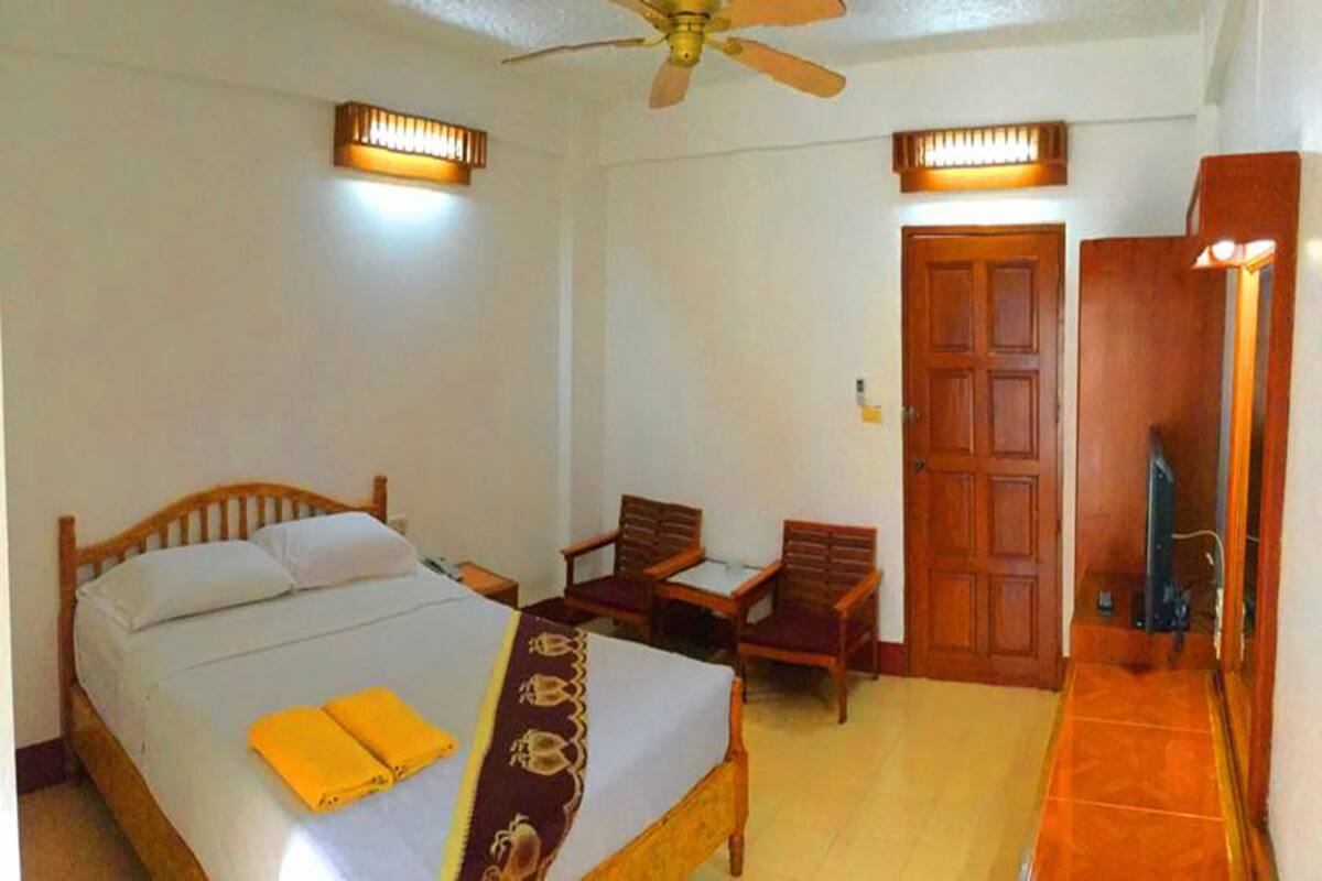 Superior Double Room | In-room safe, desk, blackout drapes, WiFi (free)