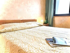 迷你吧、客房內保險箱、書桌、隔音