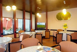 Dîner et souper servis sur place, cuisine locale