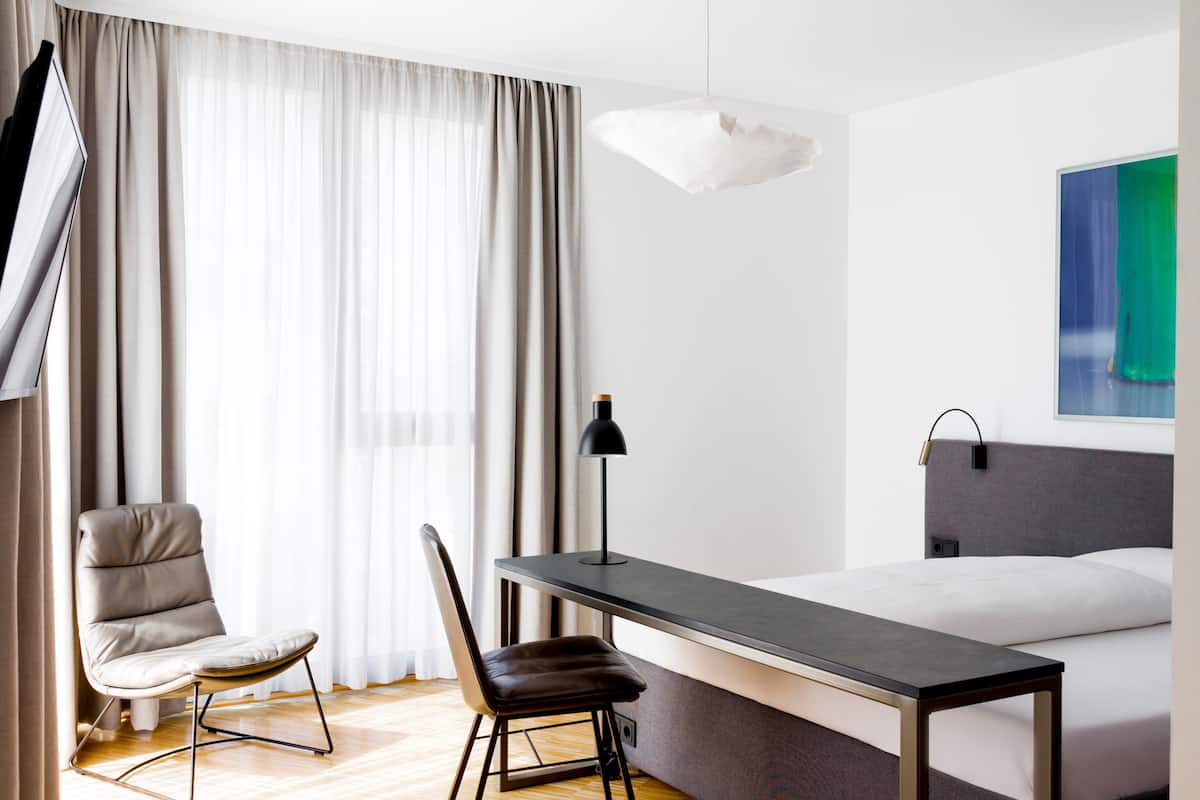 Chambre double (Standard) | Literie de qualité, coffre-fort, bureau