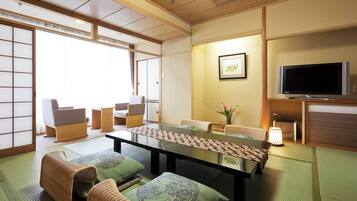 Japanese-style Room, Non Smoking | In-room safe, free WiFi, bed sheets