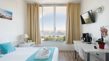 Premium bedding, soundproofing, iron/ironing board, free WiFi