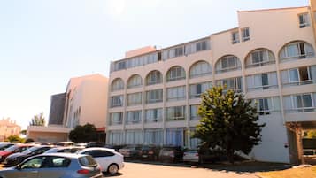 Aparcamiento sin asistencia (5 EUR por día)