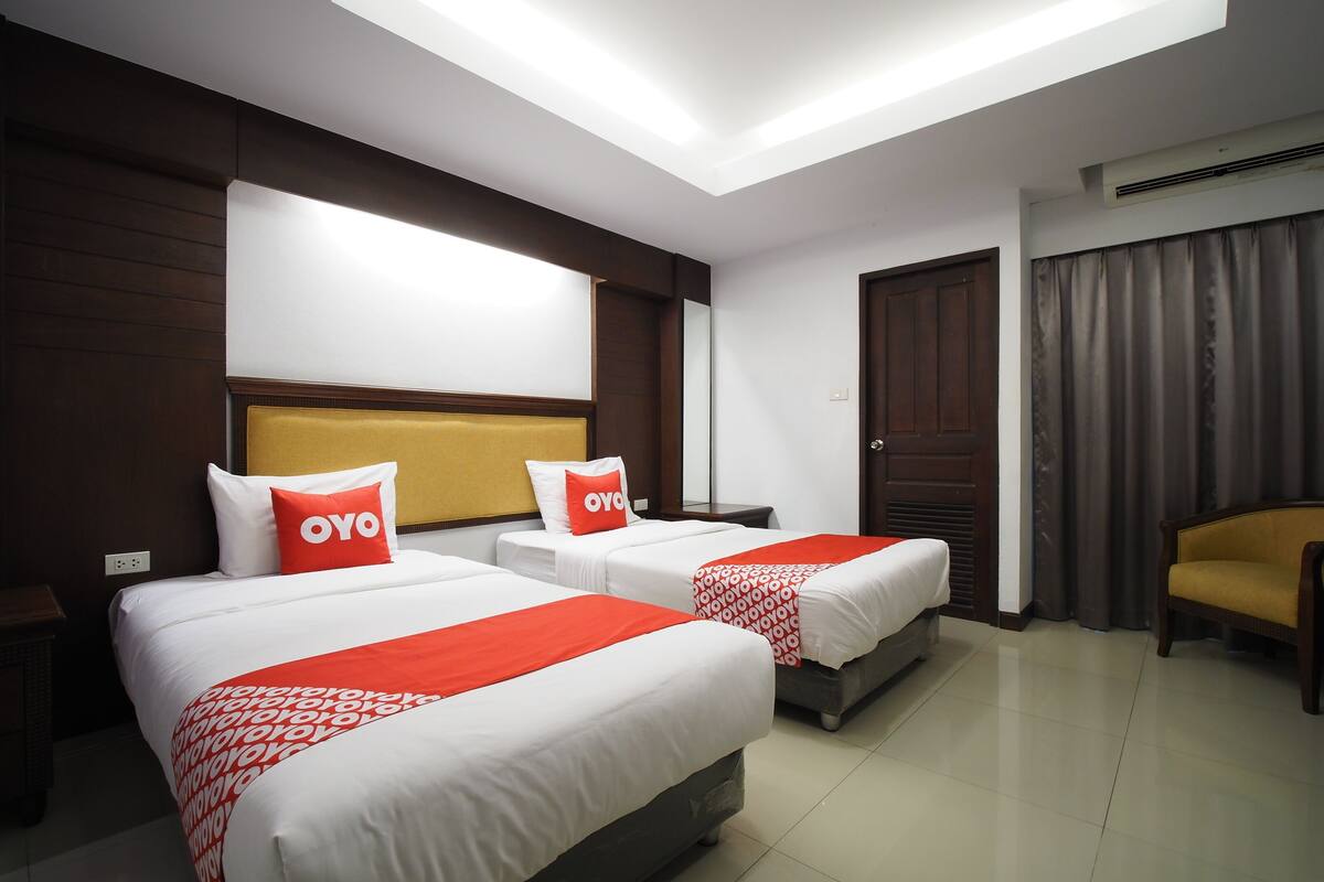 Habitación superior con 2 camas individuales | Escritorio, insonorización, wifi gratis y ropa de cama