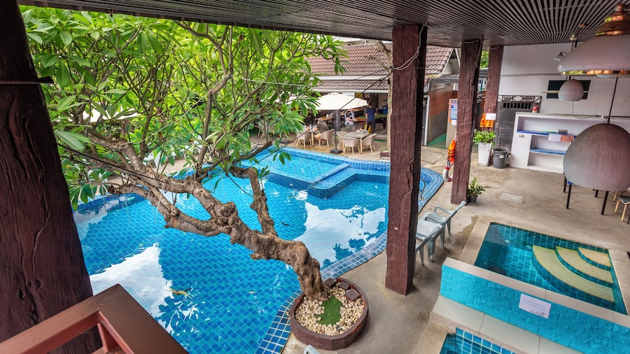 The Train Resort - Your Relaxing Resort with Large Pool & Jacuzzi
