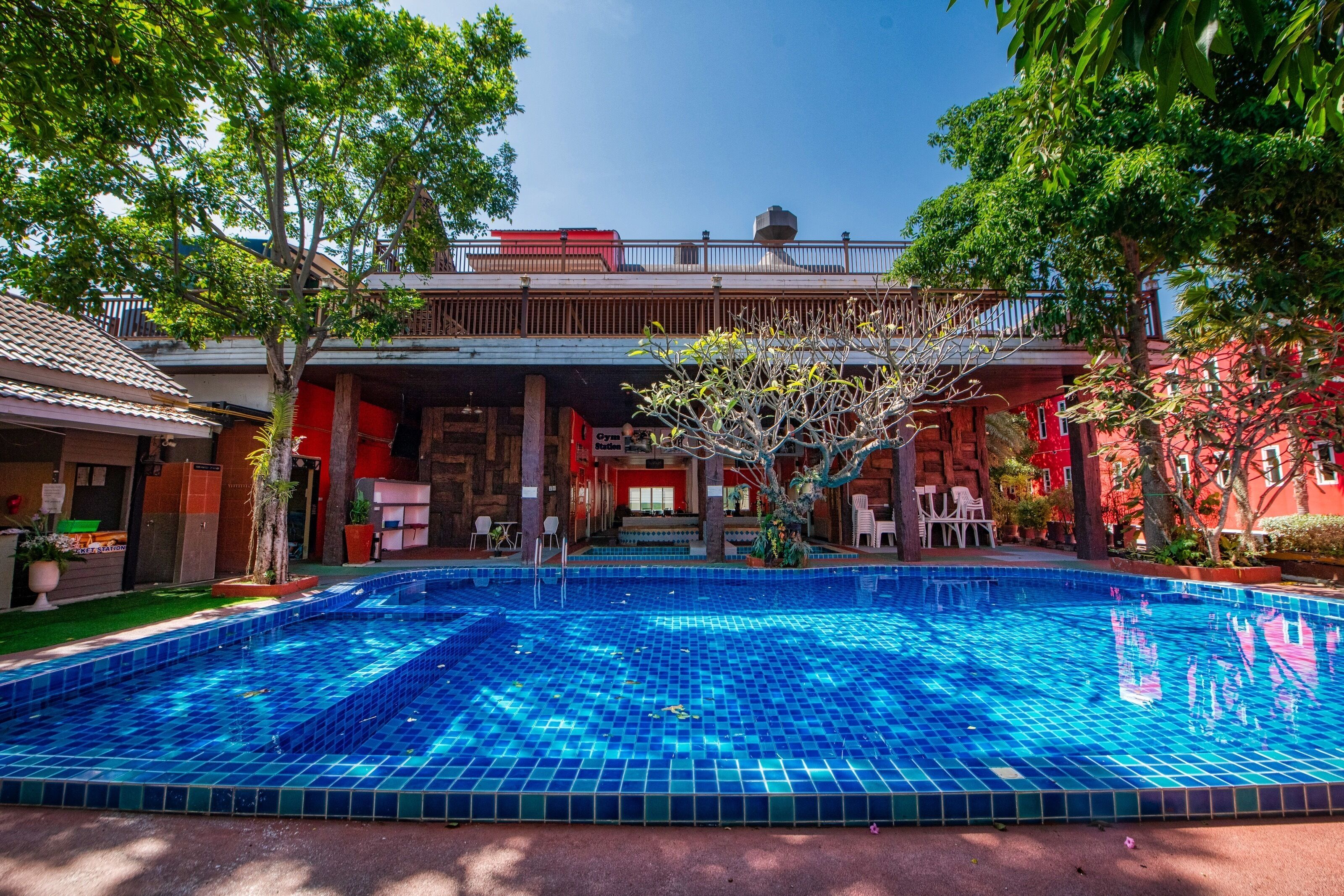Outdoor pool, pool umbrellas, sun loungers