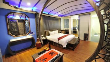 Classic Double Room | Desk, blackout drapes, soundproofing, WiFi (free)