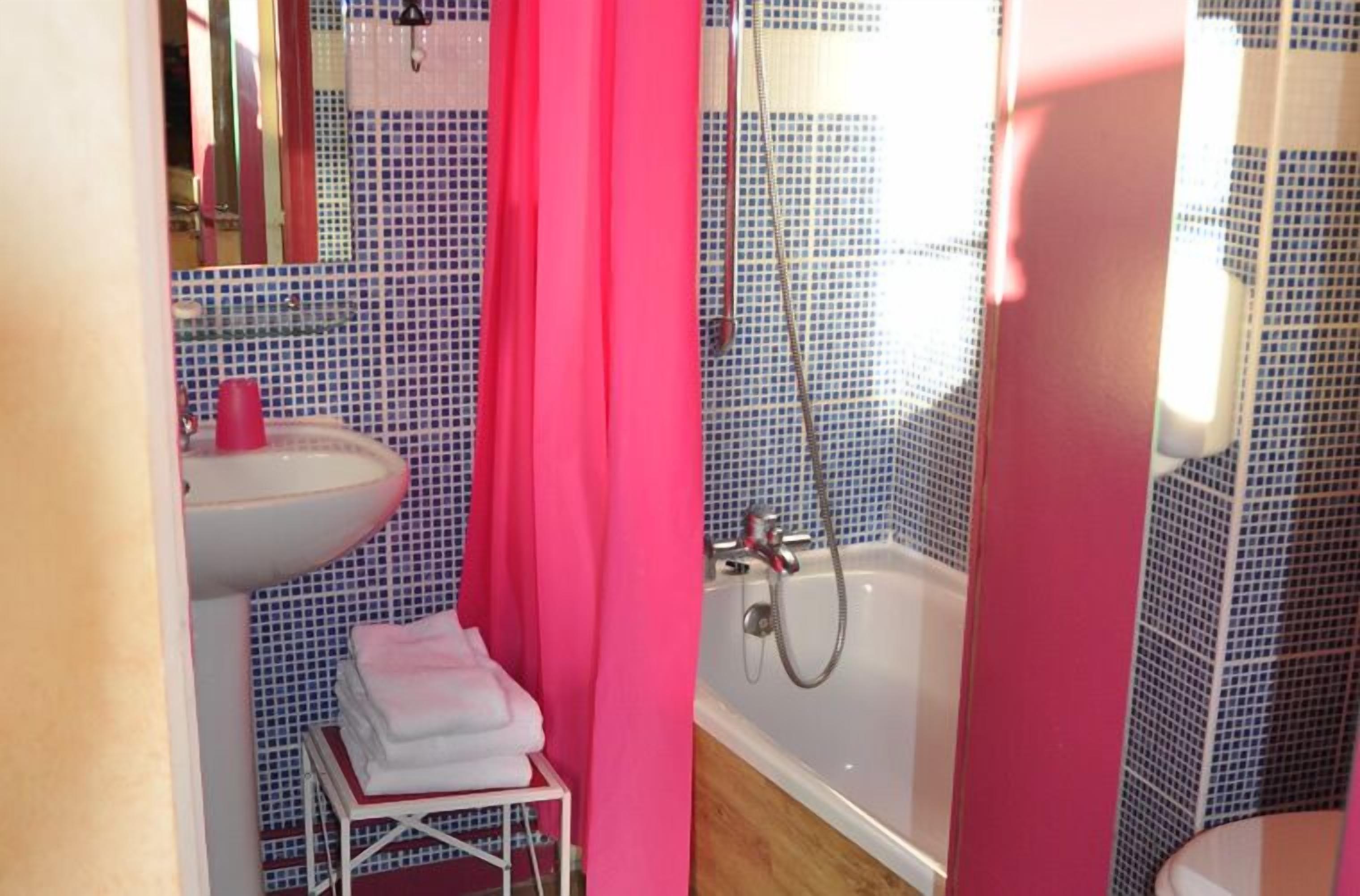 superior double room, garden view | bathroom | free toiletries, hair dryer, towels