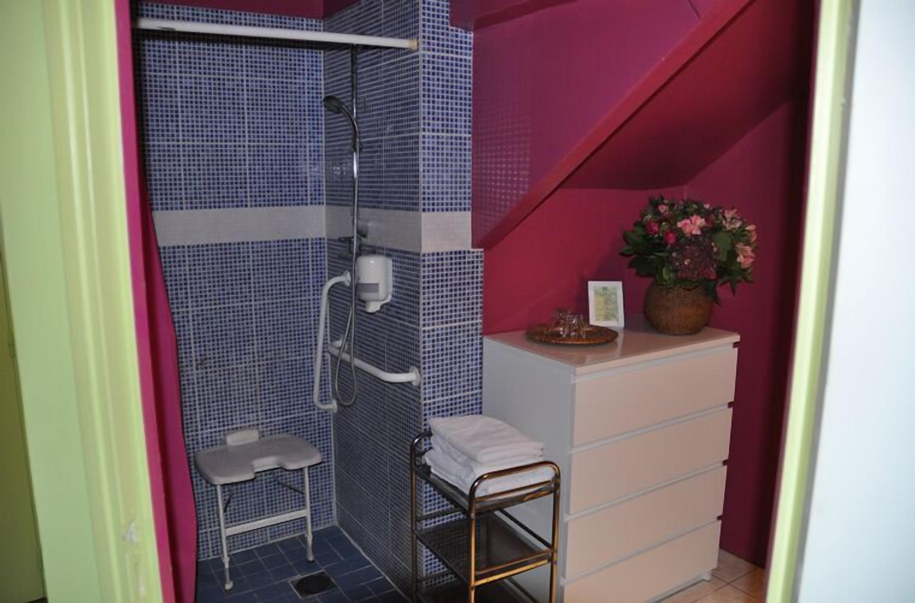 twin room | bathroom | free toiletries, hair dryer, towels