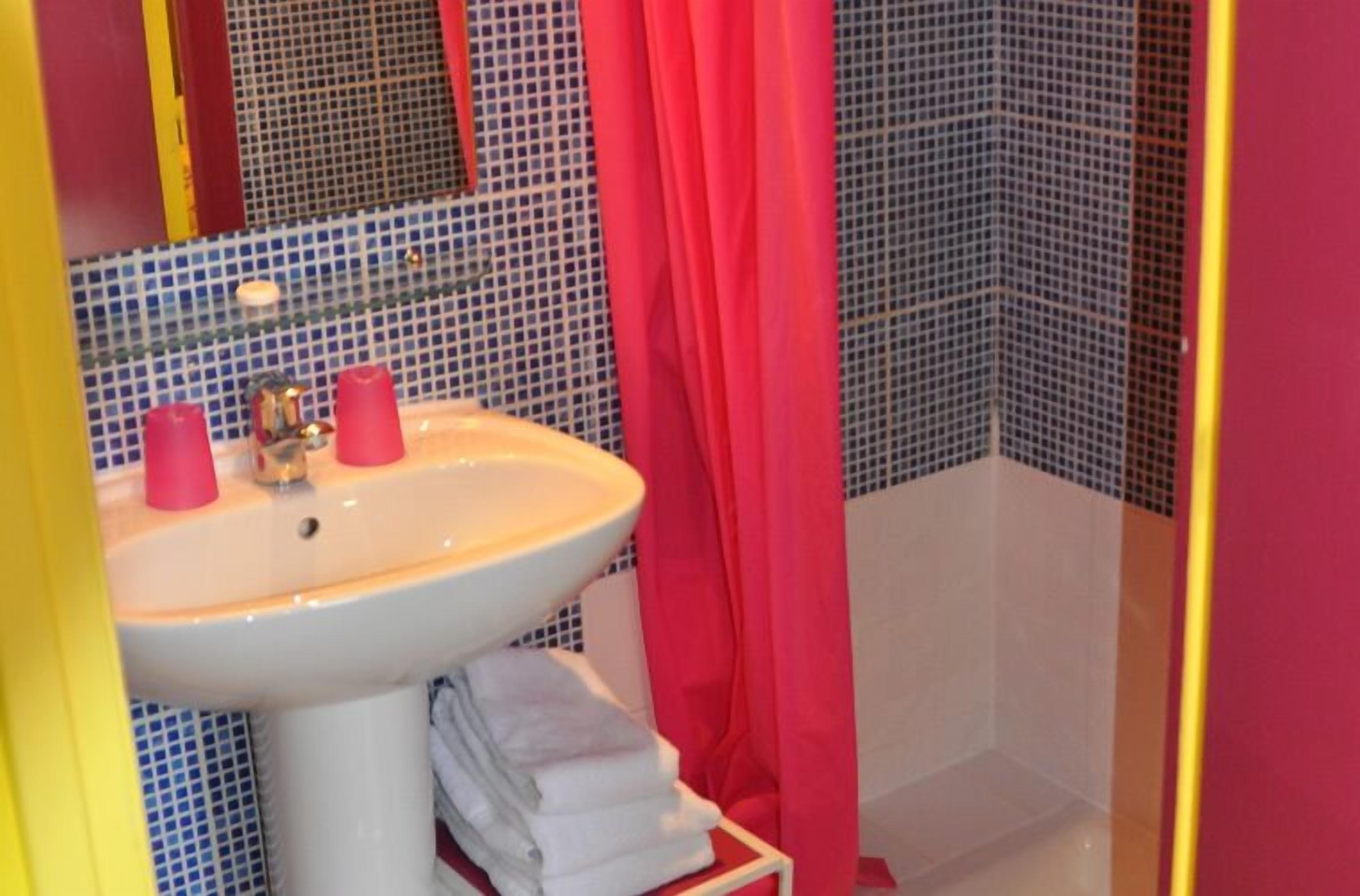 superior double room, garden view | bathroom | free toiletries, hair dryer, towels